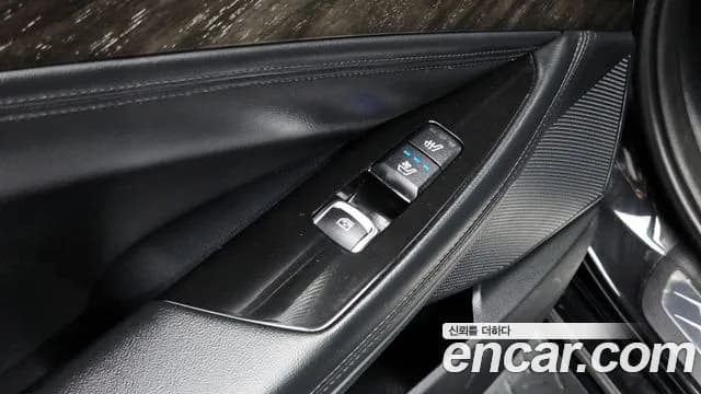 2022 Kia K8 3.5 LPG 2WD Sold VIN KNAM641FBNA030291 – interior seats 2022 Kia K8 3.5 LPG 2WD Sold VIN KNAM641FBNA030291 – interior seats