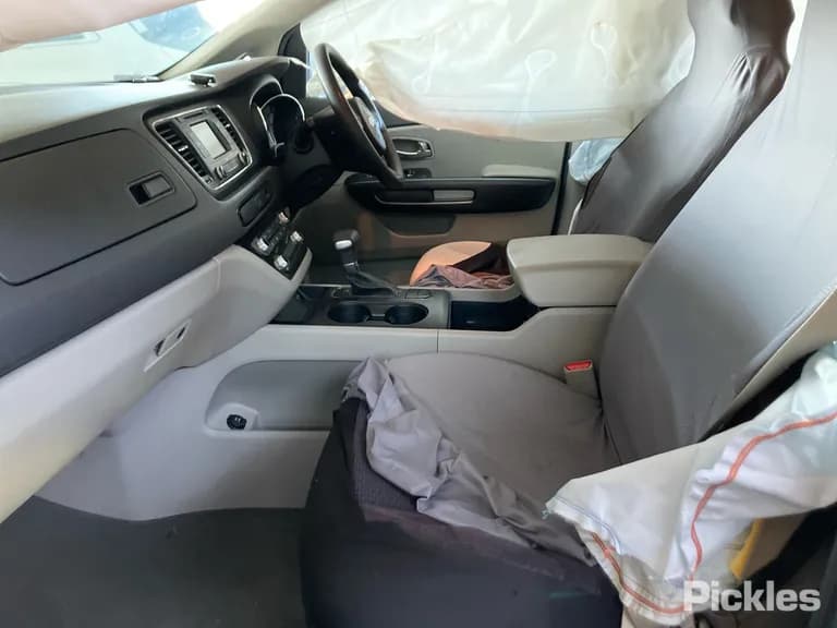 2017 Kia Carnival Used VIN KNAMB811MH6336511 – dashboard 2017 Kia Carnival Used VIN KNAMB811MH6336511 – dashboard