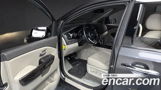 2018 Kia All New Carnival 7-seater Limousine Sold VIN KNAMB81ABJS369144 – interior seats 2018 Kia All New Carnival 7-seater Limousine Sold VIN KNAMB81ABJS369144 – interior seats