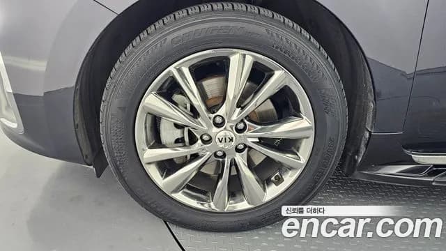 2019 Kia The New Carnival 7-Seater Limousine Sold VIN KNAMB81ABKS453872 – front exterior 2019 Kia The New Carnival 7-Seater Limousine Sold VIN KNAMB81ABKS453872 – front exterior