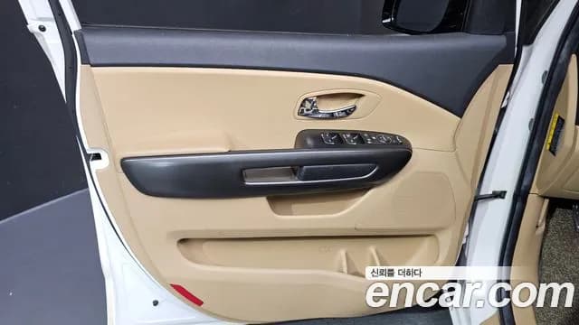 2019 Kia The New Carnival 9-Seater Luxury Sold VIN KNAMB81ABKS464269 – trunk area 2019 Kia The New Carnival 9-Seater Luxury Sold VIN KNAMB81ABKS464269 – trunk area