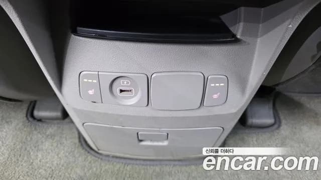 2019 Kia The New Carnival 9-Seater Luxury Sold VIN KNAMB81ABKS489561 – exterior detail 2019 Kia The New Carnival 9-Seater Luxury Sold VIN KNAMB81ABKS489561 – exterior detail