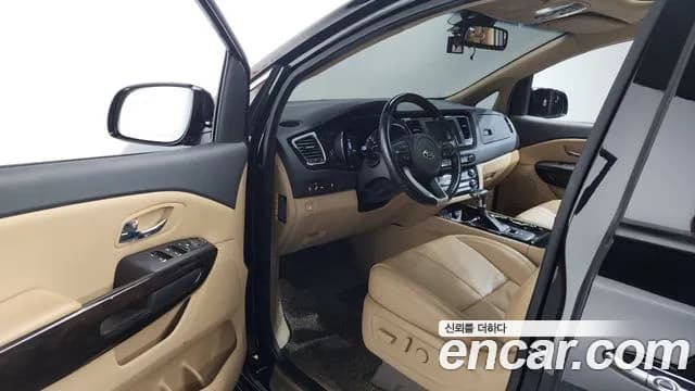 2019 Kia The New Carnival 7-Seater Limousine Sold VIN KNAMB81ABKS491155 – rear exterior 2019 Kia The New Carnival 7-Seater Limousine Sold VIN KNAMB81ABKS491155 – rear exterior