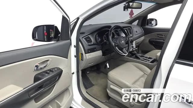 2019 Kia The New Carnival 9-Seater Luxury Sold VIN KNAMB81ABKS492048 – trunk area 2019 Kia The New Carnival 9-Seater Luxury Sold VIN KNAMB81ABKS492048 – trunk area