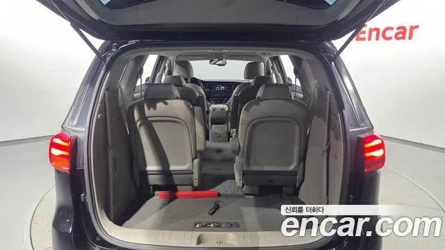 2019 Kia The New Carnival 9-Seater Luxury Sold VIN KNAMB81ABKS505099 – trunk area 2019 Kia The New Carnival 9-Seater Luxury Sold VIN KNAMB81ABKS505099 – trunk area