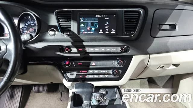 2019 Kia The New Carnival 9-Seater Luxury Sold VIN KNAMB81ABKS551234 – rear exterior 2019 Kia The New Carnival 9-Seater Luxury Sold VIN KNAMB81ABKS551234 – rear exterior