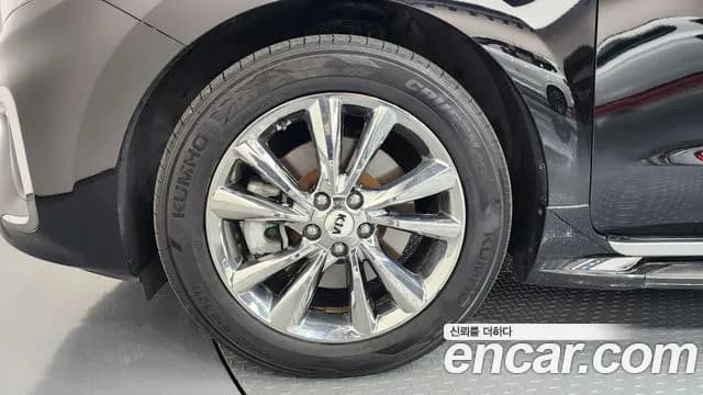 2019 Kia The New Carnival 7-Seater Limousine Sold VIN KNAMB81ABKS559954 – rear exterior 2019 Kia The New Carnival 7-Seater Limousine Sold VIN KNAMB81ABKS559954 – rear exterior