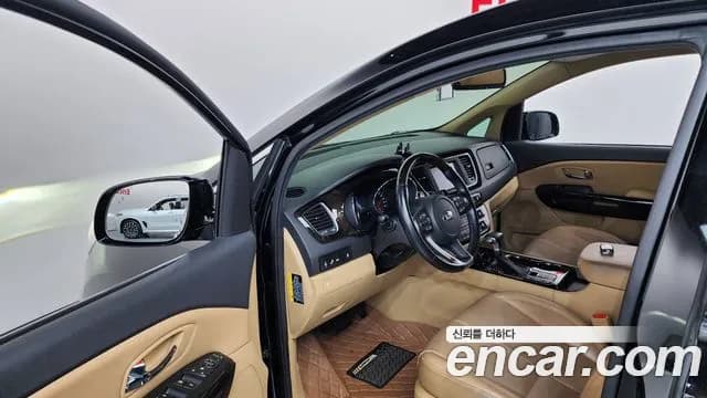 2019 Kia The New Carnival 7-Seater Limousine Sold VIN KNAMB81ABKS559954 – trunk area 2019 Kia The New Carnival 7-Seater Limousine Sold VIN KNAMB81ABKS559954 – trunk area