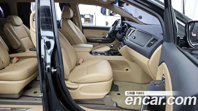 2019 Kia The New Carnival 9-Seater Hi-Limousine Sold VIN KNAMB81ABKS574346 – exterior detail 2019 Kia The New Carnival 9-Seater Hi-Limousine Sold VIN KNAMB81ABKS574346 – exterior detail