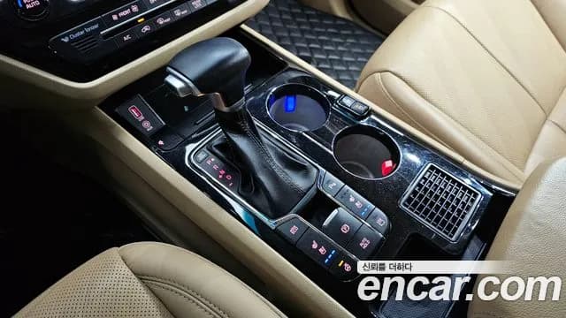 2020 Kia The New Carnival 7-Seater Hi-Limousine Sold VIN KNAMB81ABLS636064 – front exterior 2020 Kia The New Carnival 7-Seater Hi-Limousine Sold VIN KNAMB81ABLS636064 – front exterior