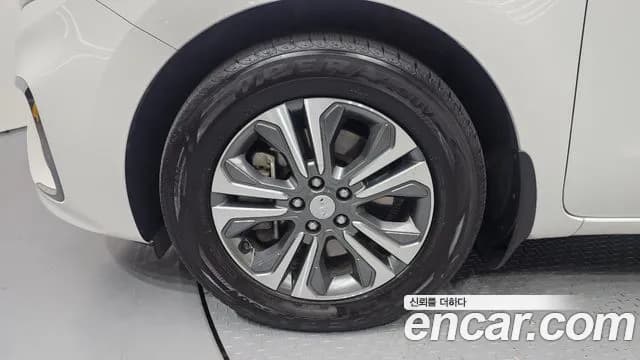 2020 Kia The New Carnival 9-Seater Luxury Sold VIN KNAMB81ABLS655218 – trunk area 2020 Kia The New Carnival 9-Seater Luxury Sold VIN KNAMB81ABLS655218 – trunk area