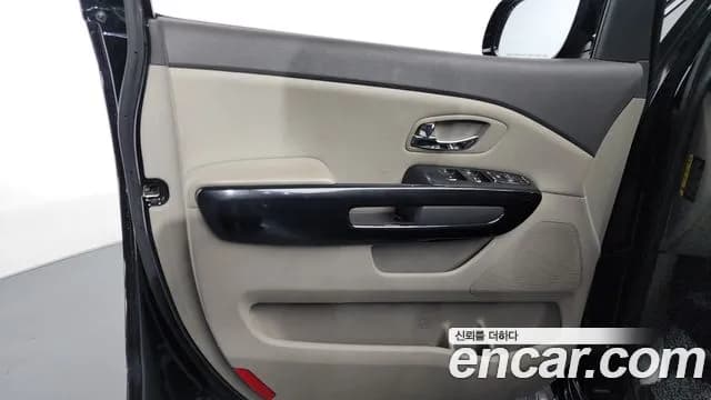 2017 Kia All New Carnival 9-seater Prestige Sold VIN KNAMC81ABHS307533 – exterior detail 2017 Kia All New Carnival 9-seater Prestige Sold VIN KNAMC81ABHS307533 – exterior detail