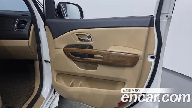 2018 Kia All New Carnival 9-seater Hi-Limousine Sold VIN KNAMC81ABJS363073 – trunk area 2018 Kia All New Carnival 9-seater Hi-Limousine Sold VIN KNAMC81ABJS363073 – trunk area