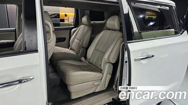2018 Kia All New Carnival 7-seater Limousine Sold VIN KNAMC81ABJS430026 – photo 17 2018 Kia All New Carnival 7-seater Limousine Sold VIN KNAMC81ABJS430026 – photo 17