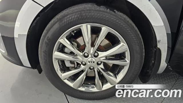 2019 Kia The New Carnival 9-Seater Prstige Sold VIN KNAMC81ABKS447243 – exterior detail 2019 Kia The New Carnival 9-Seater Prstige Sold VIN KNAMC81ABKS447243 – exterior detail