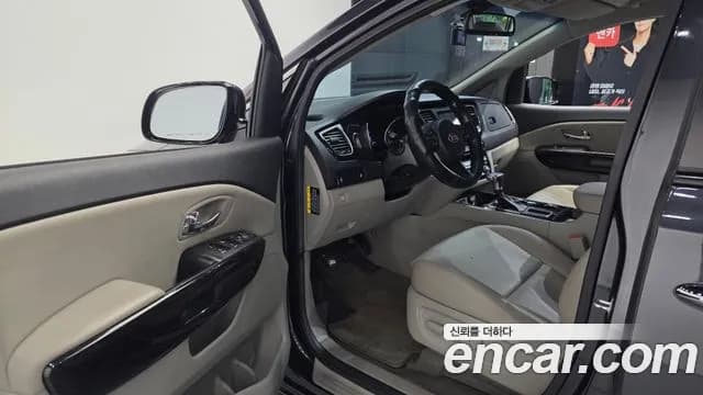 2019 Kia The New Carnival 9-Seater Prstige Sold VIN KNAMC81ABKS454241 – trunk area 2019 Kia The New Carnival 9-Seater Prstige Sold VIN KNAMC81ABKS454241 – trunk area
