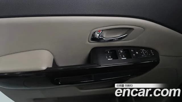 2019 Kia The New Carnival 9-Seater Prstige Sold VIN KNAMC81ABKS458262 – exterior detail 2019 Kia The New Carnival 9-Seater Prstige Sold VIN KNAMC81ABKS458262 – exterior detail