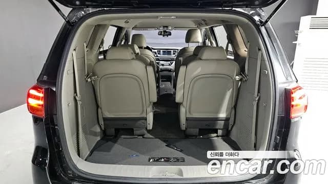 2019 Kia The New Carnival 9-Seater Prstige Sold VIN KNAMC81ABKS602370 – interior seats 2019 Kia The New Carnival 9-Seater Prstige Sold VIN KNAMC81ABKS602370 – interior seats