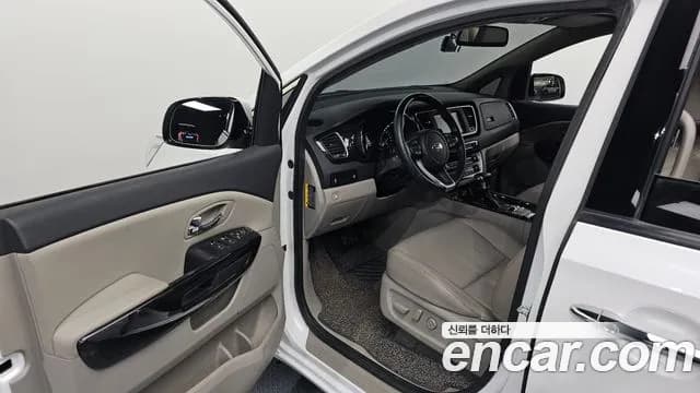 2020 Kia The New Carnival 9-Seater Prstige Sold VIN KNAMC81ABLS660975 – interior seats 2020 Kia The New Carnival 9-Seater Prstige Sold VIN KNAMC81ABLS660975 – interior seats