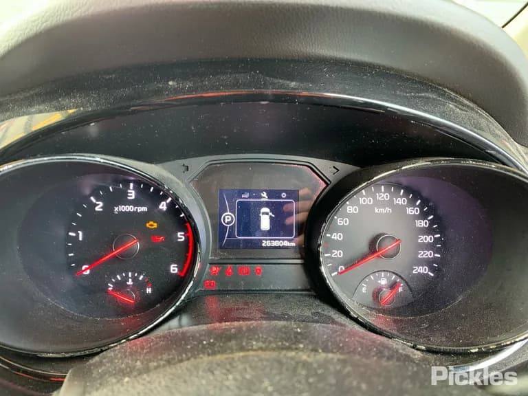 2017 Kia Carnival Used VIN KNAMC81AMH6300308 – dashboard 2017 Kia Carnival Used VIN KNAMC81AMH6300308 – dashboard