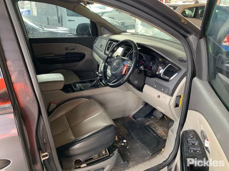 2017 Kia Carnival Used VIN KNAMC81AMH6300308 – photo 12 2017 Kia Carnival Used VIN KNAMC81AMH6300308 – photo 12