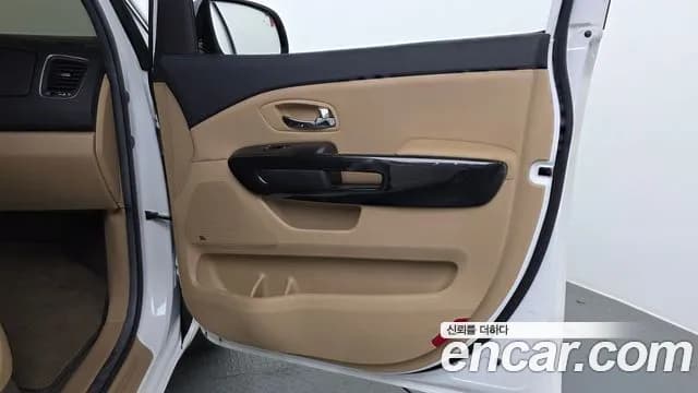 2018 Kia All New Carnival Gasoline 9-seater Noblesse Sold VIN KNAME811BJS377070 – interior seats 2018 Kia All New Carnival Gasoline 9-seater Noblesse Sold VIN KNAME811BJS377070 – interior seats