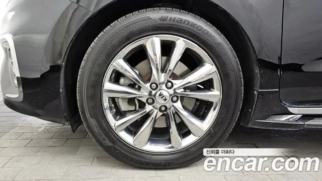 2019 Kia The New Carnival Gasoline 7-Seater Limousine Sold VIN KNAME811BKS475309 – rear exterior 2019 Kia The New Carnival Gasoline 7-Seater Limousine Sold VIN KNAME811BKS475309 – rear exterior