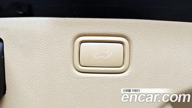 2019 Kia The New Carnival Gasoline 7-Seater Limousine Sold VIN KNAME811BKS475309 – exterior detail 2019 Kia The New Carnival Gasoline 7-Seater Limousine Sold VIN KNAME811BKS475309 – exterior detail