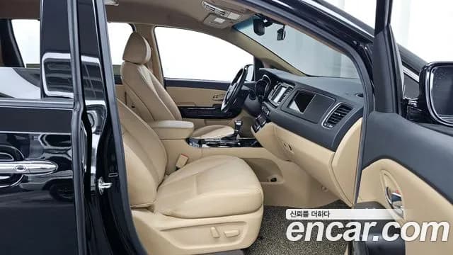 2019 Kia The New Carnival Gasoline 7-Seater Limousine Sold VIN KNAME811BKS475309 – trunk area 2019 Kia The New Carnival Gasoline 7-Seater Limousine Sold VIN KNAME811BKS475309 – trunk area