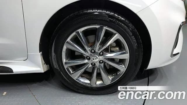 2019 Kia The New Carnival Gasoline 9-Seater Noblesse Special Sold VIN KNAME811BKS475407 – exterior detail 2019 Kia The New Carnival Gasoline 9-Seater Noblesse Special Sold VIN KNAME811BKS475407 – exterior detail