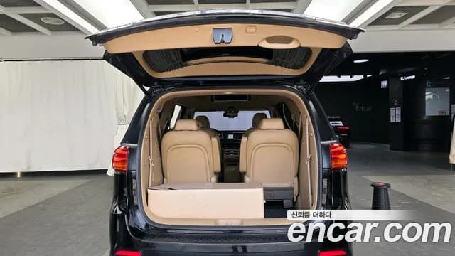 2019 Kia The New Carnival Gasoline 9-Seater Hi-Limousine Sold VIN KNAME811BKS477480 – rear exterior 2019 Kia The New Carnival Gasoline 9-Seater Hi-Limousine Sold VIN KNAME811BKS477480 – rear exterior