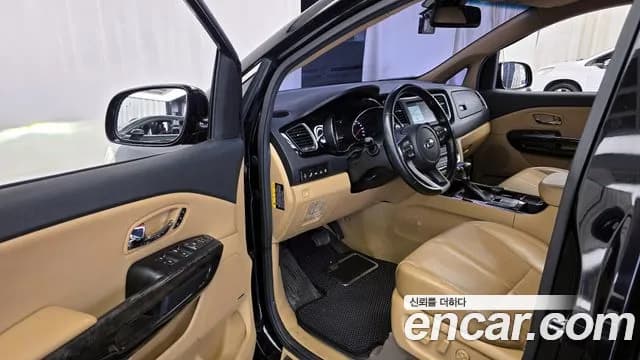 2019 Kia The New Carnival Gasoline 9-Seater Hi-Limousine Sold VIN KNAME811BKS477480 – interior seats 2019 Kia The New Carnival Gasoline 9-Seater Hi-Limousine Sold VIN KNAME811BKS477480 – interior seats