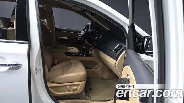 2019 Kia The New Carnival Gasoline 7-Seater Limousine Sold VIN KNAME811BKS488185 – interior seats 2019 Kia The New Carnival Gasoline 7-Seater Limousine Sold VIN KNAME811BKS488185 – interior seats