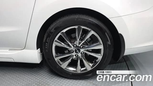 2019 Kia The New Carnival Gasoline 7-Seater Limousine Sold VIN KNAME811BKS488185 – undercarriage 2019 Kia The New Carnival Gasoline 7-Seater Limousine Sold VIN KNAME811BKS488185 – undercarriage