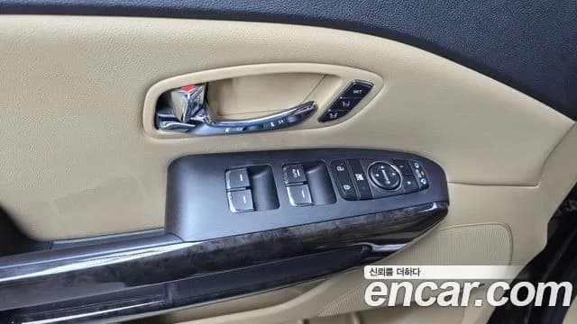 2019 Kia The New Carnival Gasoline 9-Seater Hi-Limousine Sold VIN KNAME811BKS500000 – interior seats 2019 Kia The New Carnival Gasoline 9-Seater Hi-Limousine Sold VIN KNAME811BKS500000 – interior seats
