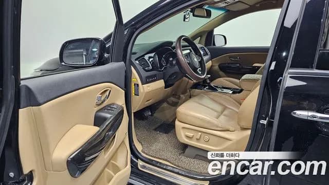 2019 Kia The New Carnival Gasoline 9-Seater Hi-Limousine Sold VIN KNAME811BKS527355 – exterior detail 2019 Kia The New Carnival Gasoline 9-Seater Hi-Limousine Sold VIN KNAME811BKS527355 – exterior detail