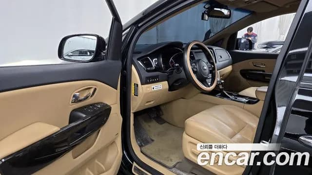 2019 Kia The New Carnival Gasoline 9-Seater Hi-Limousine Sold VIN KNAME811BKS527358 – interior seats 2019 Kia The New Carnival Gasoline 9-Seater Hi-Limousine Sold VIN KNAME811BKS527358 – interior seats