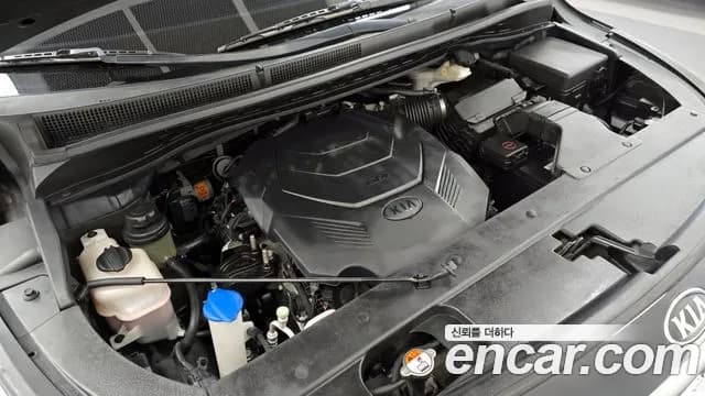 2019 Kia The New Carnival Gasoline 9-Seater Hi-Limousine Sold VIN KNAME811BKS527358 – exterior detail 2019 Kia The New Carnival Gasoline 9-Seater Hi-Limousine Sold VIN KNAME811BKS527358 – exterior detail
