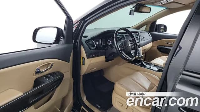2019 Kia The New Carnival Gasoline 9-Seater Hi-Limousine Sold VIN KNAME811BKS541108 – trunk area 2019 Kia The New Carnival Gasoline 9-Seater Hi-Limousine Sold VIN KNAME811BKS541108 – trunk area