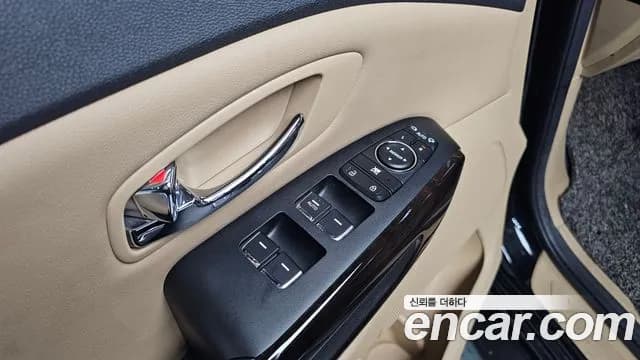 2019 Kia The New Carnival Gasoline 9-Seater Noblesse Sold VIN KNAME811BKS545646 – exterior detail 2019 Kia The New Carnival Gasoline 9-Seater Noblesse Sold VIN KNAME811BKS545646 – exterior detail