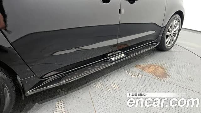 2019 Kia The New Carnival Gasoline 9-Seater Noblesse Sold VIN KNAME811BKS545646 – trunk area 2019 Kia The New Carnival Gasoline 9-Seater Noblesse Sold VIN KNAME811BKS545646 – trunk area