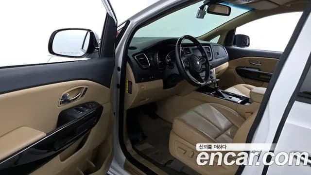 2019 Kia The New Carnival Gasoline 9-Seater Noblesse Special Sold VIN KNAME811BKS558319 – rear exterior 2019 Kia The New Carnival Gasoline 9-Seater Noblesse Special Sold VIN KNAME811BKS558319 – rear exterior