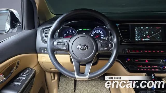2019 Kia The New Carnival Gasoline 9-Seater Hi-Limousine Sold VIN KNAME811BKS559434 – exterior detail 2019 Kia The New Carnival Gasoline 9-Seater Hi-Limousine Sold VIN KNAME811BKS559434 – exterior detail