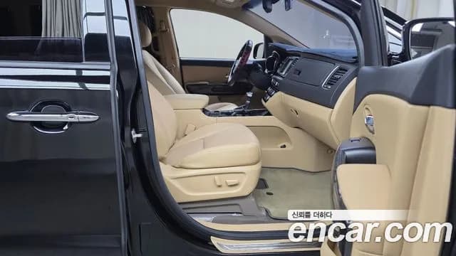 2019 Kia The New Carnival Gasoline 9-Seater Hi-Limousine Sold VIN KNAME811BKS568705 – interior seats 2019 Kia The New Carnival Gasoline 9-Seater Hi-Limousine Sold VIN KNAME811BKS568705 – interior seats