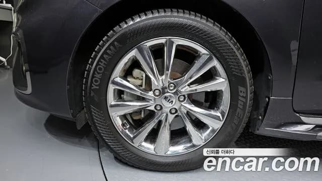 2019 Kia The New Carnival Gasoline 9-Seater Noblesse Special Sold VIN KNAME811BKS601597 – trunk area 2019 Kia The New Carnival Gasoline 9-Seater Noblesse Special Sold VIN KNAME811BKS601597 – trunk area
