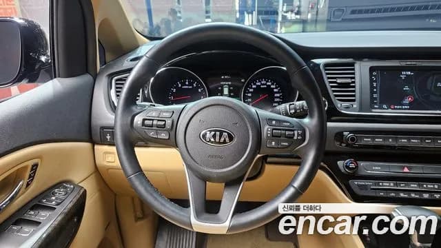 2019 Kia The New Carnival Gasoline 7-Seater Hi-Limousine Sold VIN KNAME811BKS605120 – trunk area 2019 Kia The New Carnival Gasoline 7-Seater Hi-Limousine Sold VIN KNAME811BKS605120 – trunk area