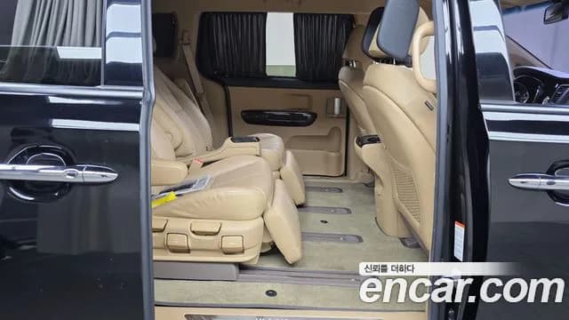 2019 Kia The New Carnival Gasoline 7-Seater Hi-Limousine Sold VIN KNAME811BKS605897 – exterior detail 2019 Kia The New Carnival Gasoline 7-Seater Hi-Limousine Sold VIN KNAME811BKS605897 – exterior detail