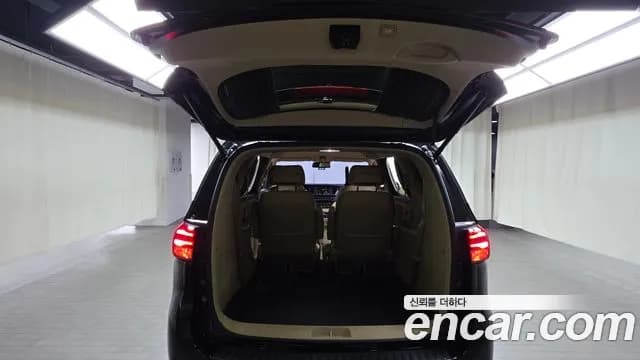 2019 Kia The New Carnival Gasoline 7-Seater Hi-Limousine Sold VIN KNAME811BKS605897 – trunk area 2019 Kia The New Carnival Gasoline 7-Seater Hi-Limousine Sold VIN KNAME811BKS605897 – trunk area