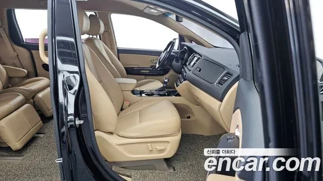 2020 Kia The New Carnival Gasoline 7-Seater Limousine Sold VIN KNAME811BLS621837 – rear exterior 2020 Kia The New Carnival Gasoline 7-Seater Limousine Sold VIN KNAME811BLS621837 – rear exterior