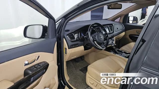 2020 Kia The New Carnival Gasoline 7-Seater Limousine Sold VIN KNAME811BLS621837 – trunk area 2020 Kia The New Carnival Gasoline 7-Seater Limousine Sold VIN KNAME811BLS621837 – trunk area